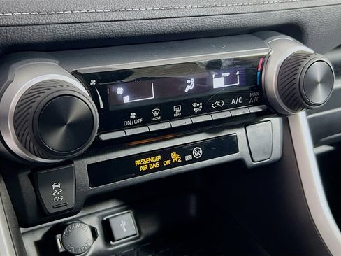 Used 2021 Toyota RAV4 LE image 16