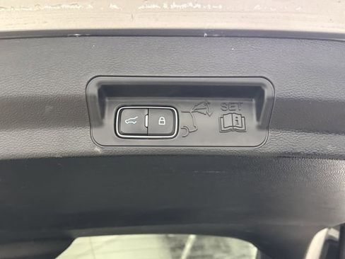 Used 2023 Ford Explorer XLT image 17