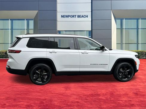 Used 2023 Jeep Grand Cherokee L Laredo RWD image 8