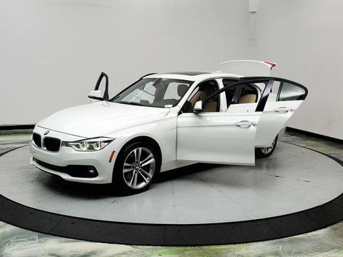 Used 2018 BMW 330i Sedan RWD image 9