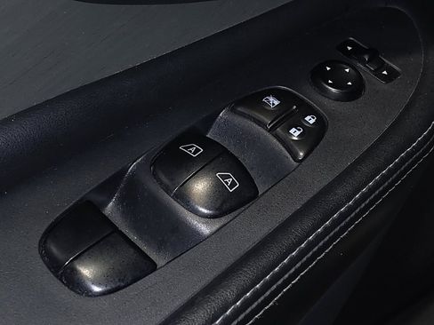 Used 2018 Nissan Murano SV image 27