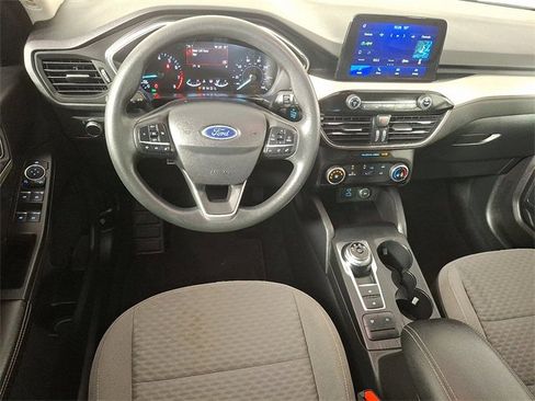 Used 2021 Ford Escape SE image 2