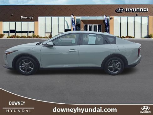 Used 2025 Kia K4 FWD image 2