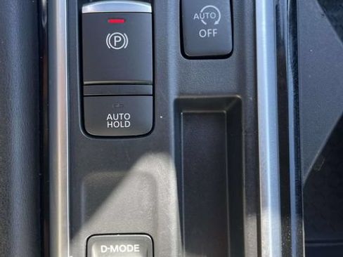 Used 2025 Nissan Pathfinder SV FWD image 40