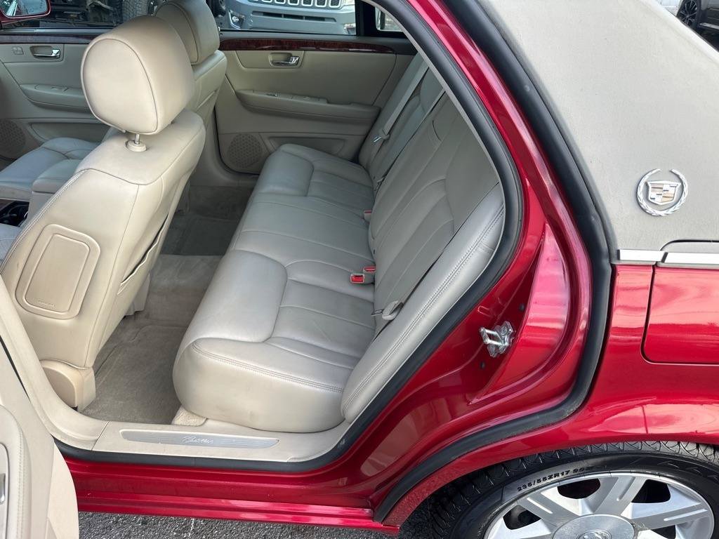 Used 2006 Cadillac DTS w/ Trunk Convenience Package FWD image 11
