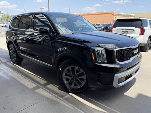 Used 2023 Kia Telluride LX FWD image 6
