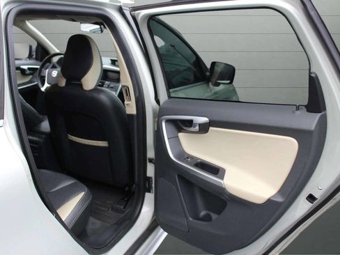 Used 2011 Volvo XC60 T6 image 17