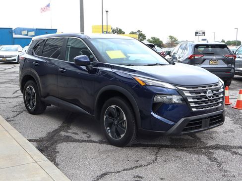 Used 2025 Nissan Rogue SV AWD/4WD image 3