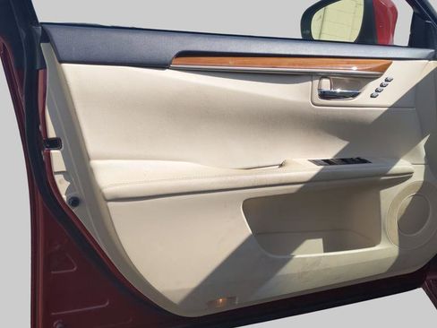 Used 2013 Lexus ES 300h w/ Luxury Pkg FWD image 15