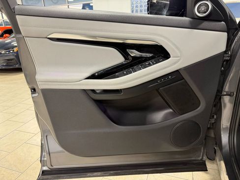 Used 2020 Land Rover Range Rover Evoque R-Dynamic SE image 29