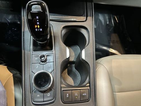 Used 2023 Cadillac XT4 Luxury w/ Cold Weather Package image 24