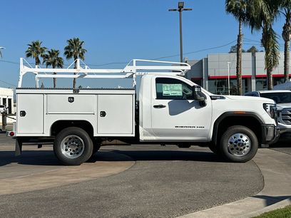 New 2025 GMC Sierra 3500 Pro w/ Convenience Package