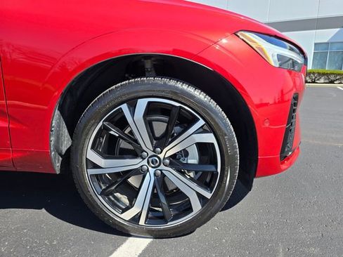 Used 2025 Volvo XC60 T8 Ultra w/ Protection Package Premier image 4
