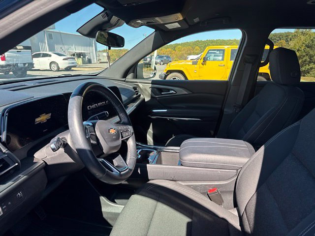Used 2025 Chevrolet Traverse LT FWD image 8