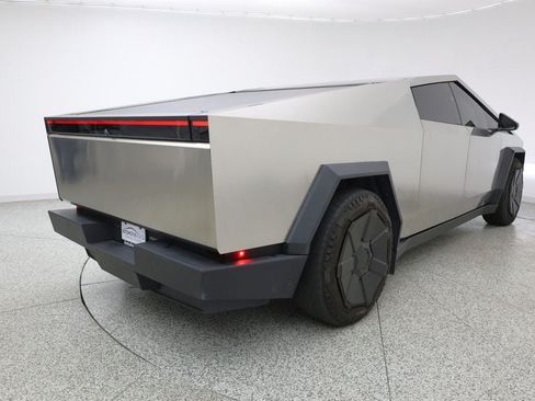 Used 2024 Tesla Cybertruck AWD Crew Cab image 4