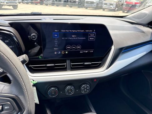 Used 2024 Chevrolet Trax LS w/ LS Convenience Package FWD image 18