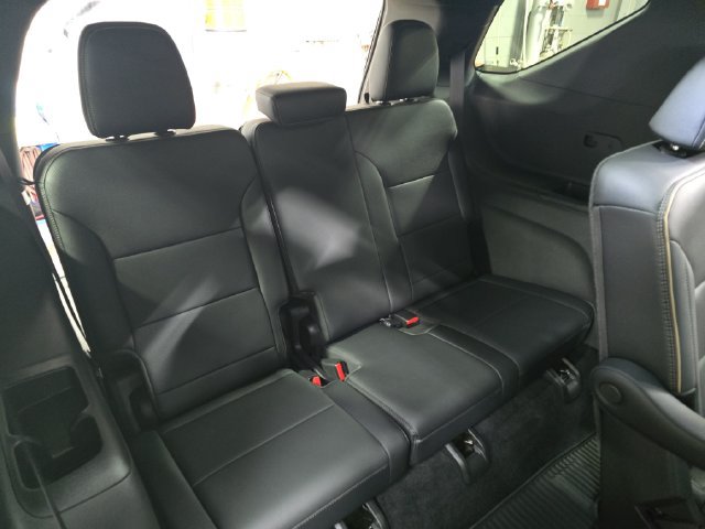 Used 2026 Chevrolet Traverse High Country w/ LPO, Floor Liner Package AWD/4WD image 13