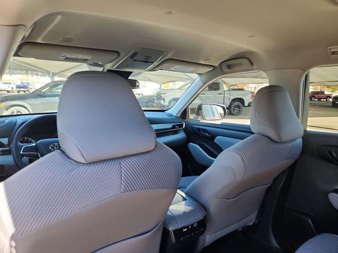 Certified 2023 Toyota Highlander LE image 16