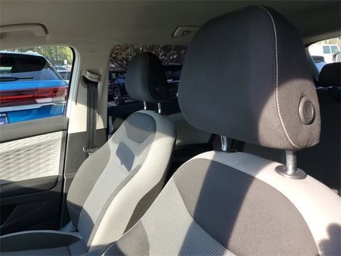 Certified 2022 Volkswagen Taos S image 16