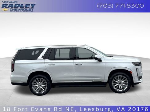 Used 2023 Cadillac Escalade Premium Luxury AWD/4WD image 7