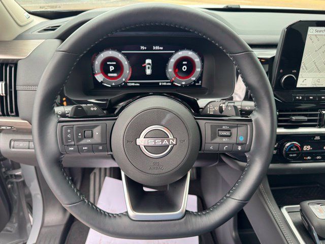 Used 2025 Nissan Pathfinder Platinum FWD image 15