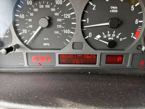 Used 2004 BMW 325i Sedan RWD image 19