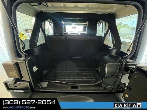 Used 2014 Jeep Wrangler Unlimited Rubicon w/ Connectivity Group AWD/4WD image 12