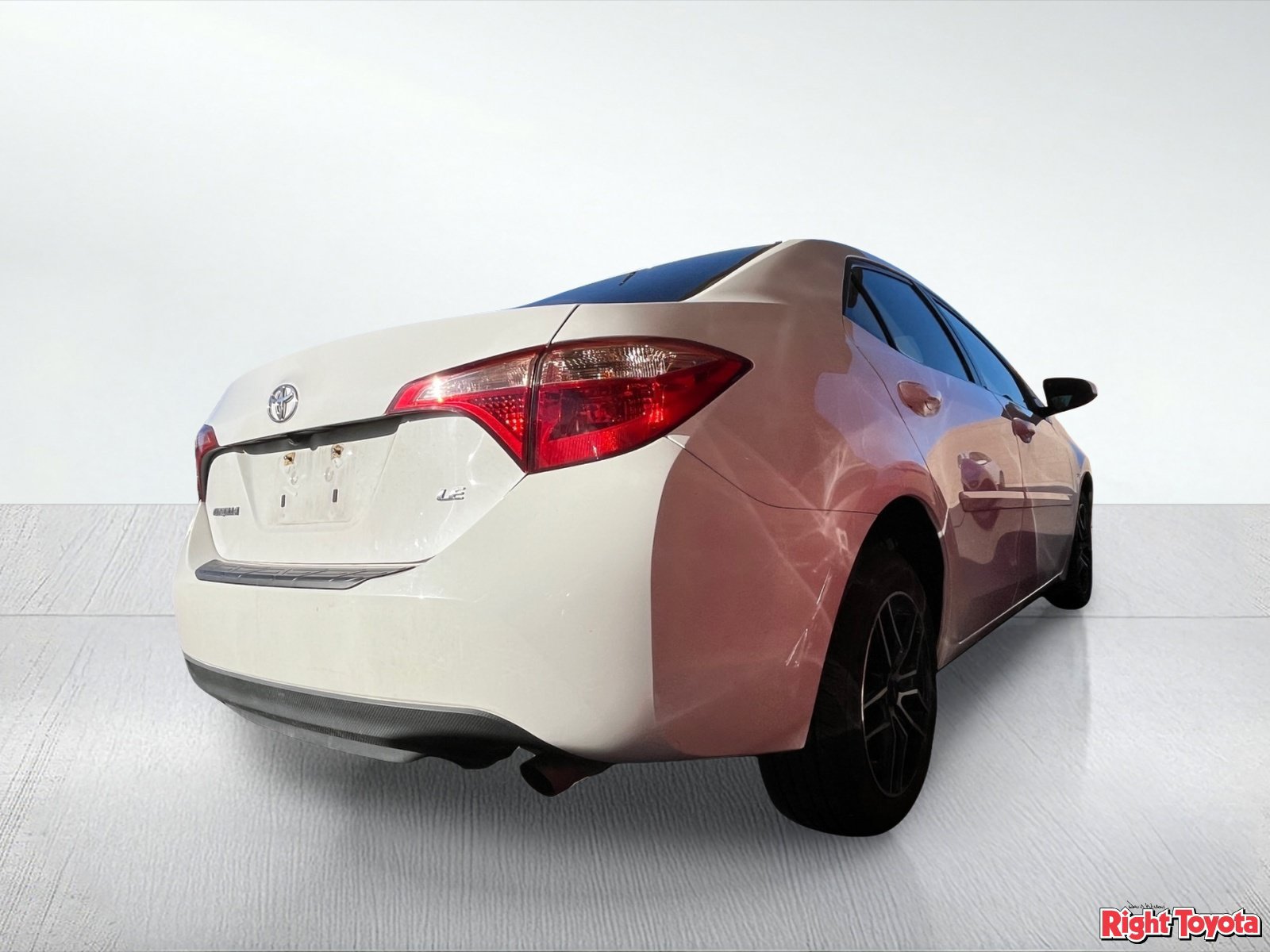 Used 2019 Toyota Corolla LE w/ Carpet Mat Package (TMS) FWD image 4