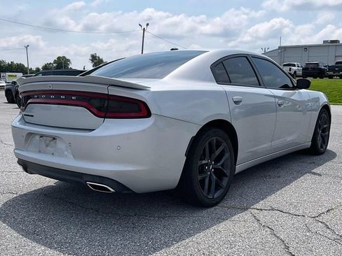 Used 2019 Dodge Charger SXT w/ Blacktop Package RWD image 5
