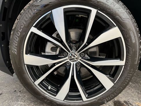 Used 2024 Volkswagen Atlas Cross Sport SEL Premium R-Line image 9