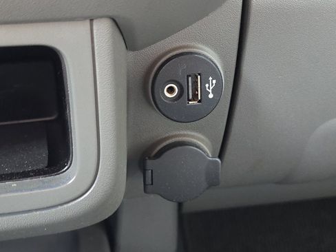 Used 2019 Nissan Frontier SV image 31