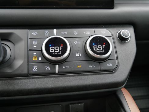 Used 2024 Land Rover Defender 130 X AWD/4WD image 22