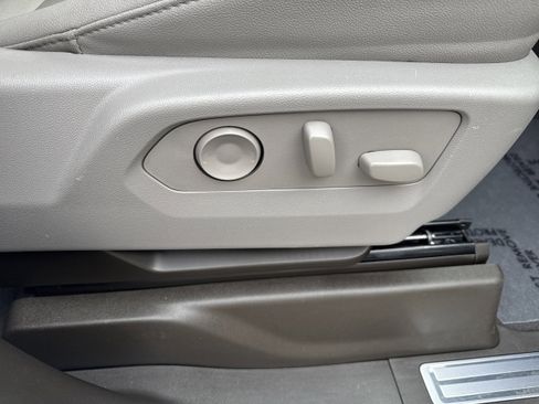 Used 2025 GMC Sierra 1500 SLT image 15