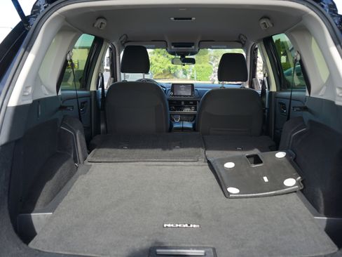 Used 2023 Nissan Rogue SV image 29