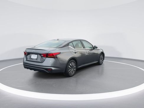 Used 2024 Nissan Altima 2.5 SV image 8