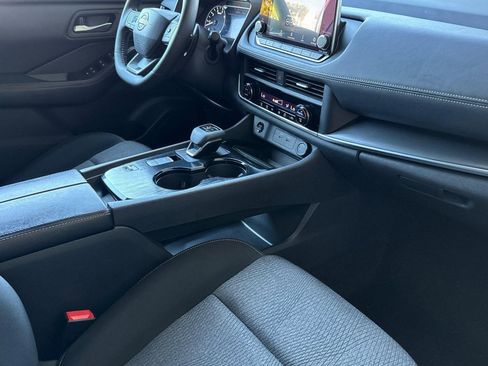Used 2025 Nissan Rogue SV FWD image 30