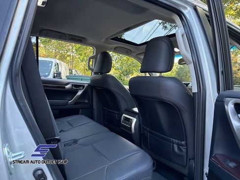 Used 2019 Lexus GX 460 image 19