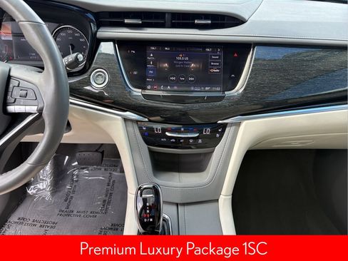 Used 2022 Cadillac XT6 Premium Luxury FWD image 17
