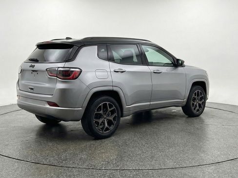 Used 2025 Jeep Compass Limited AWD/4WD image 9
