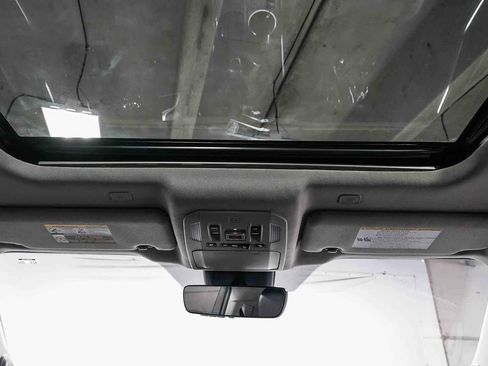 Used 2023 Toyota Highlander Limited AWD/4WD image 16