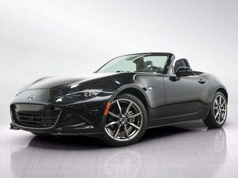 Used 2023 MAZDA MX-5 Miata Grand Touring RWD image 2