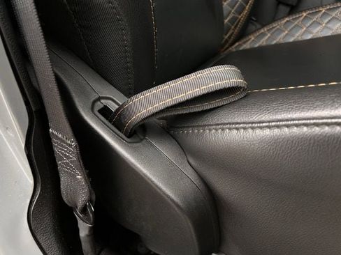 Used 2022 Jeep Wrangler Unlimited Sahara image 30