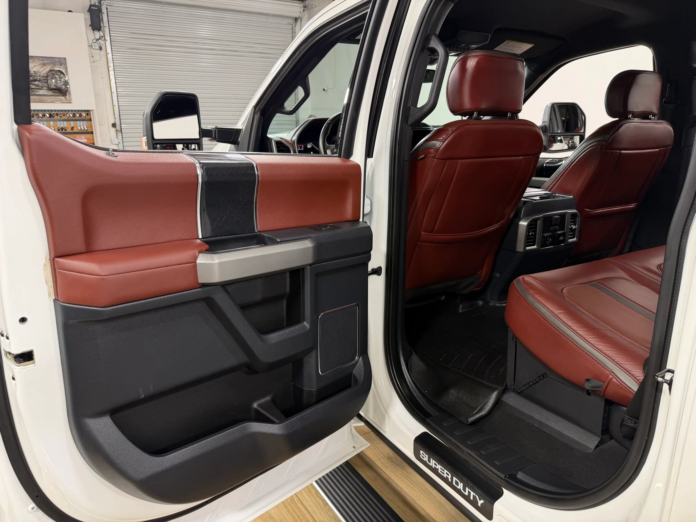 Used 2022 Ford F350 Platinum w/ FX4 Off-Road Package AWD/4WD image 16
