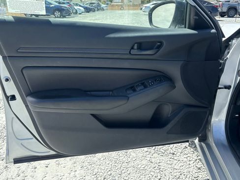 Used 2024 Nissan Altima 2.5 S FWD image 15