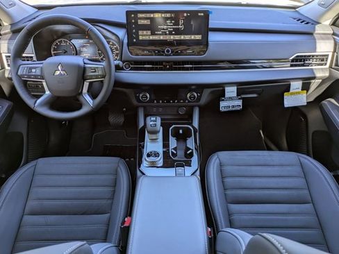 New 2026 Mitsubishi Outlander SE image 17