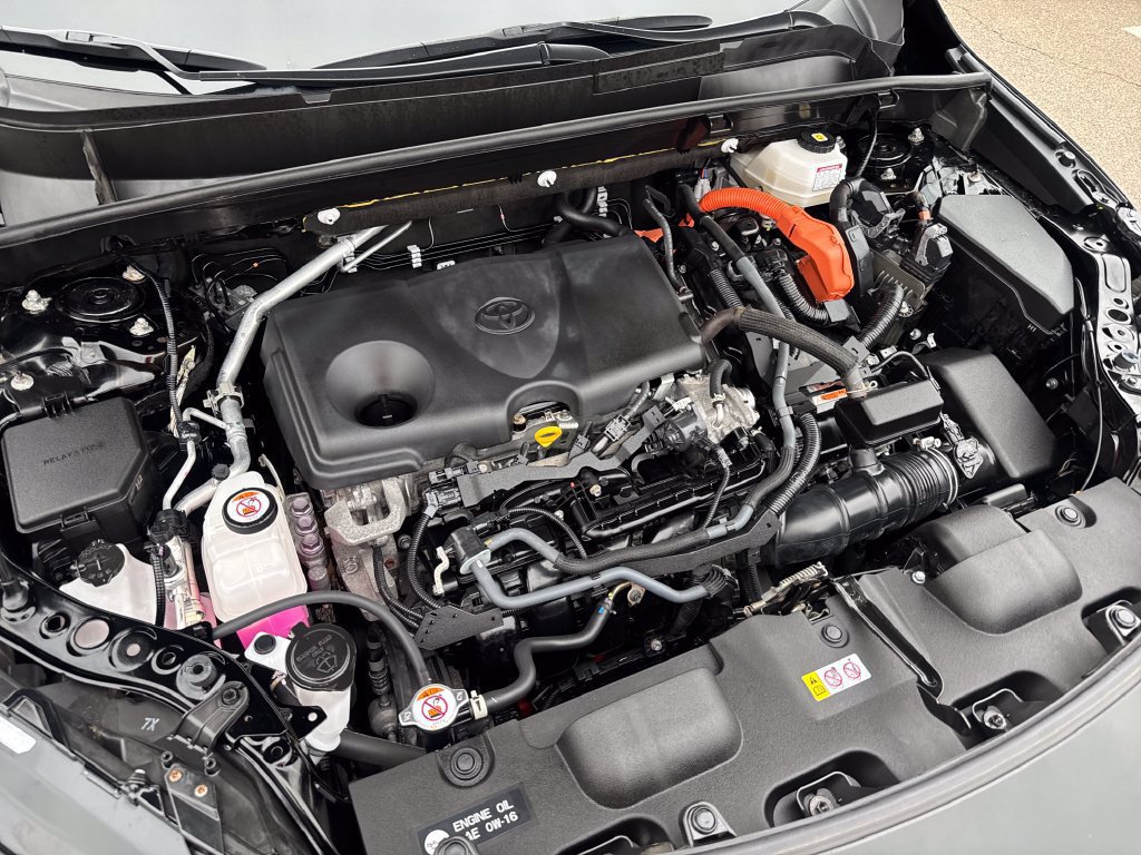 Used 2023 Toyota Venza LE AWD/4WD image 47