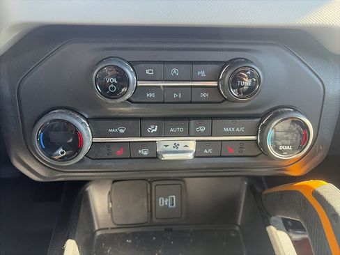 Used 2021 Ford Bronco Badlands image 20