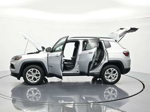 Used 2024 Jeep Compass Latitude AWD/4WD image 45