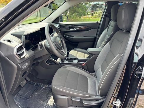Used 2025 Chevrolet TrailBlazer LT FWD image 22