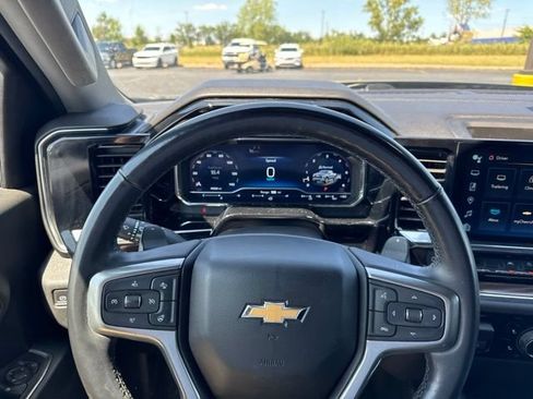 Used 2023 Chevrolet Silverado 1500 LT w/ Z71 Off-Road Package AWD/4WD image 10
